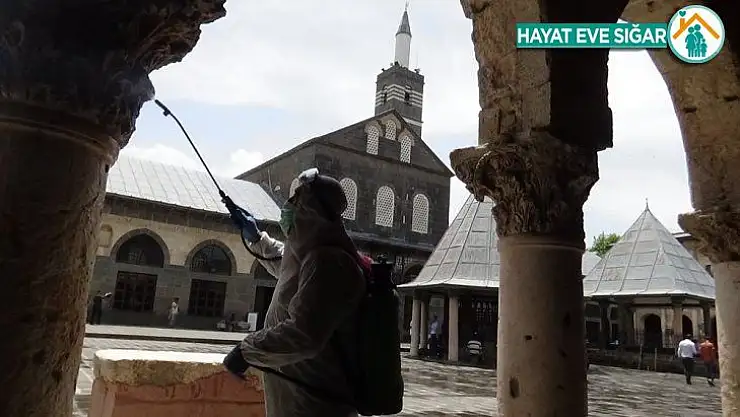 Diyarbakır'da 'cuma namazı' hazırlığı