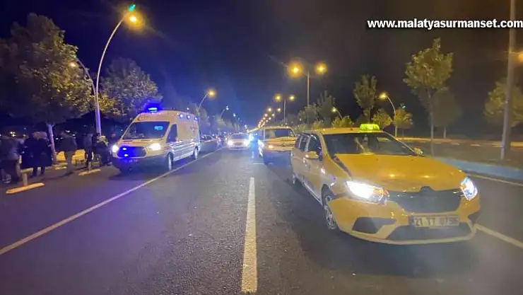 Diyarbakır'da 3 aracın karıştığı kazada 5 kişi yaralandı