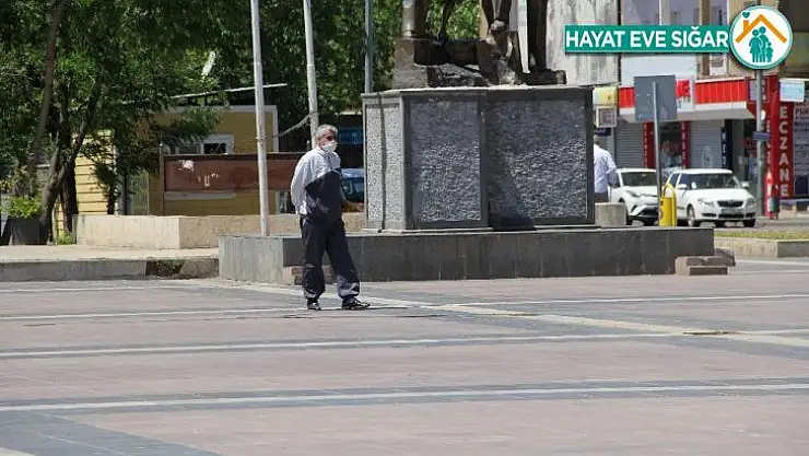Diyarbakır'da 65 ve üstü vatandaşlar güzel havanın tadını çıkarttı