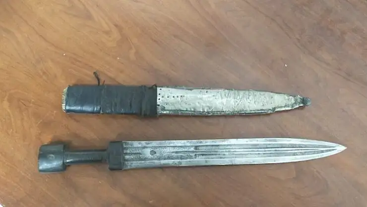 Diyarbakır'da 708 yıllık hançer ele geçirildi