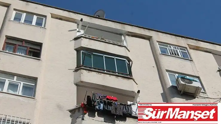 Diyarbakır'da balkon camı tost yiyen gencin kafasına düştü