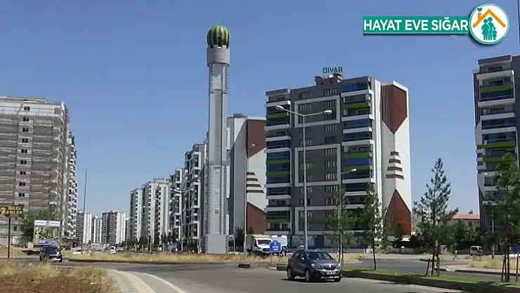 Diyarbakır'da baz istasyonu, dev karpuz maketi ile kamufle edildi