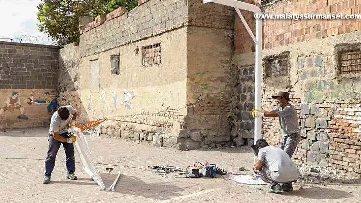 Diyarbakır'da çocukların fiziksel gelişimine katkı için okullara 400 pota inşa ediliyor
