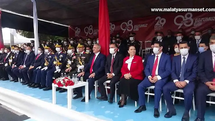 Diyarbakır'da Cumhuriyetin 98. yıldönümü coşkuyla kutlandı