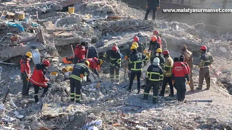 Diyarbakır'da enkaz çalışması 8'inci gününde de devam ediyor