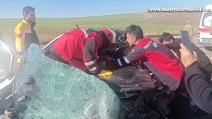 Diyarbakır'da feci kaza: 1 ölü, 2 yaralı