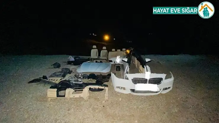 Diyarbakır'da hacizli aracı parçalayıp boş araziye bıraktılar