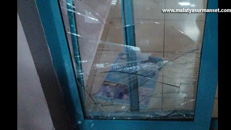 Diyarbakır'da hasta yakınları polis ve sağlıkçılara saldırdı