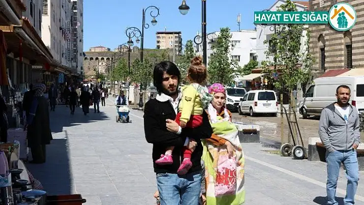 Diyarbakır'da kısıtlama bitti, vatandaşlar soluğu dışarıda aldı