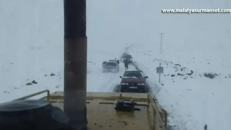 Diyarbakır'da mahsur kalan vatandaşların imdadına belediye ekipleri yetişti