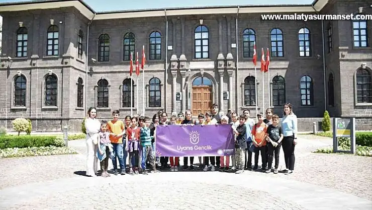 Diyarbakır'da öğrenciler Arkeoloji Müzesi'ni gezdi