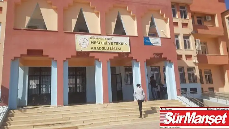 Diyarbakır'da öğretmen, öğrencilerinin gözü önünde bıçaklandı