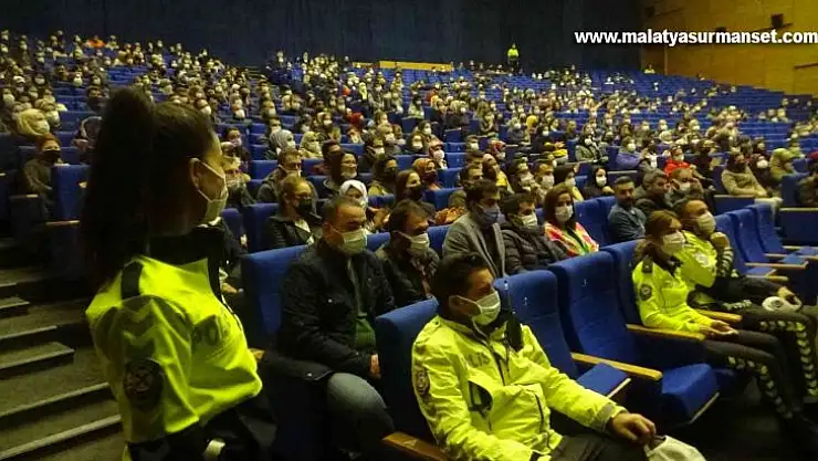 Diyarbakır'da öğretmenlere trafik eğitim semineri verildi