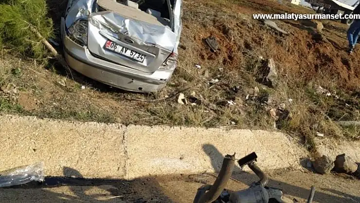 Diyarbakır'da otomobil yol kenarına uçtu: 2 yaralı