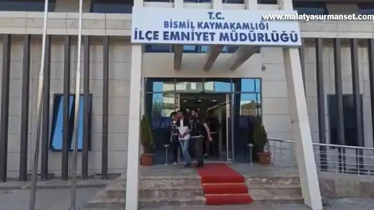 Diyarbakır'da polisten kaçan şüphelilerin üstünden silah ve uyuşturucu çıktı