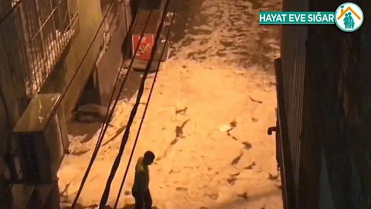 Diyarbakır'da sağanak yağmur sonrası dolu yağdı, sürücüler zor anlar yaşadı