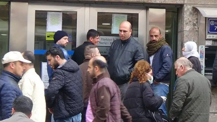 Diyarbakır'da vatandaşlar korona virüs tedbirlerine uymayarak sokaklara akın etti