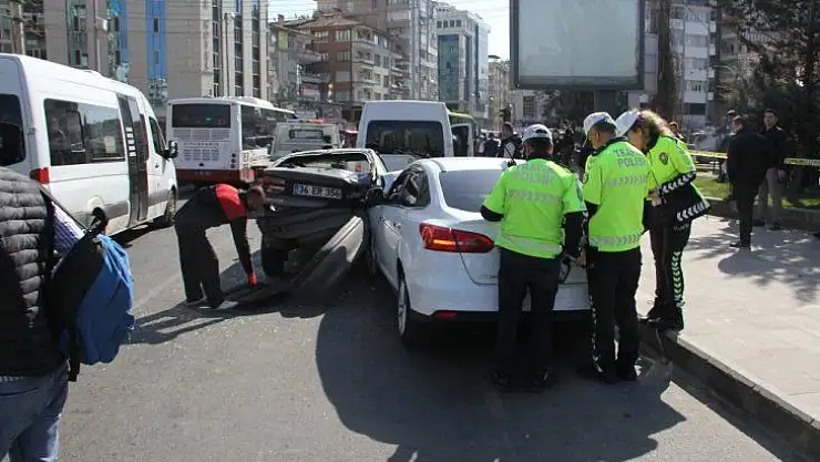 Diyarbakır'da zincirleme trafik kazası: 10 yaralı