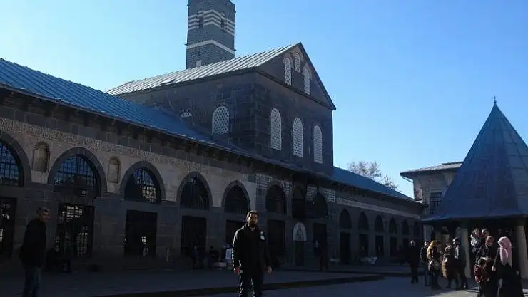 Diyarbakır'daki camilerde rehberlik hizmeti verildi, 3 turist Müslüman oldu