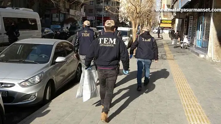 Diyarbakır İHD Şubesinde şafak operasyonu tamamlandı: Çok sayıda dokümana el konuldu