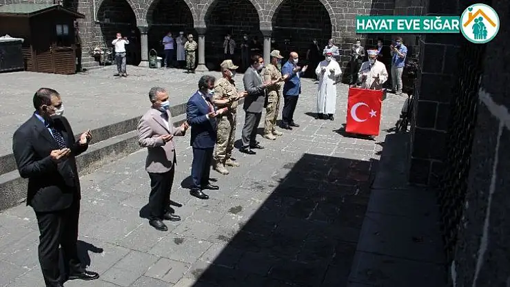 Diyarbakır'ın fethinin yıl dönümü 27 sahabenin bulunduğu camide kutlandı