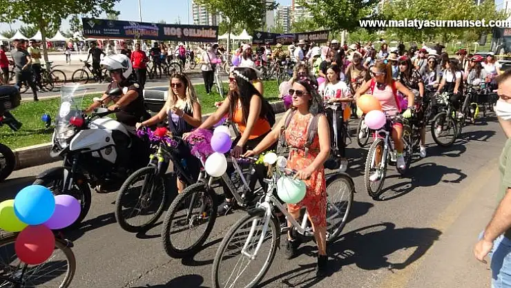 Diyarbakır'ın süslü kadınları pedal çevirdi