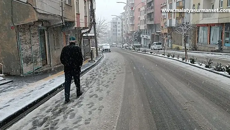 Diyarbakır kırsalı beyaza örtüyle kaplandı