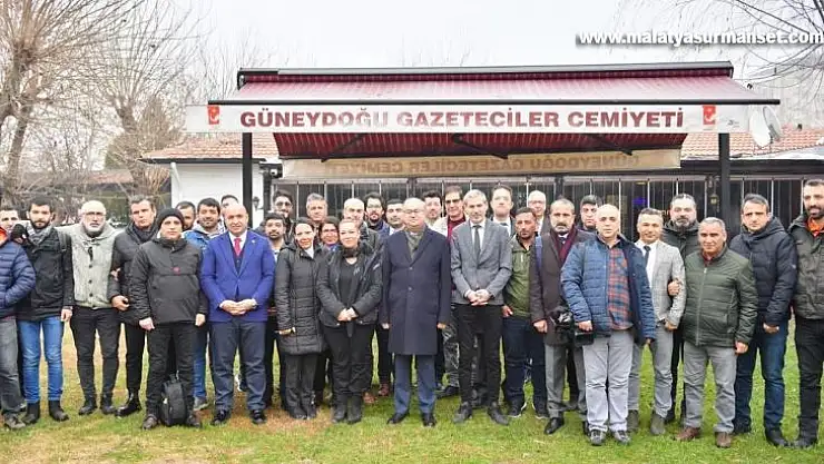 Diyarbakır Valisi gazetecilerle bir araya geldi
