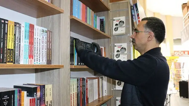 Diyarbakırlı kırtasiyeci, korona virüs nedeni ile siparişleri evlere teslim ediyor