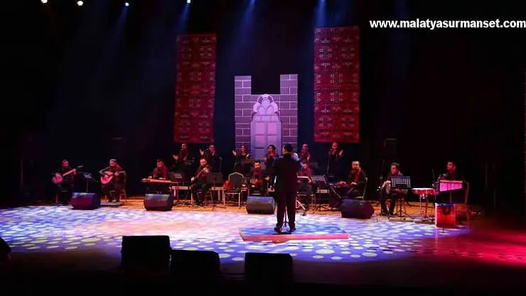 Diyarbakırlılar Eyvan Grubu ve Elazığ Çayda Çıra Topluluğu kardeşlik konserinde eğlendi