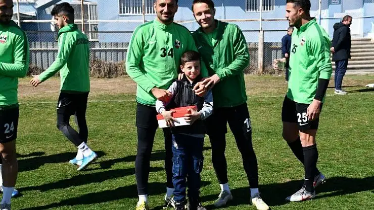 Diyarbekirspor'dan kitap okuyan öğrencilere anlamlı destek