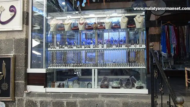 Doğal taşlara ilgi arttı, turistlerin gözdesi oldu