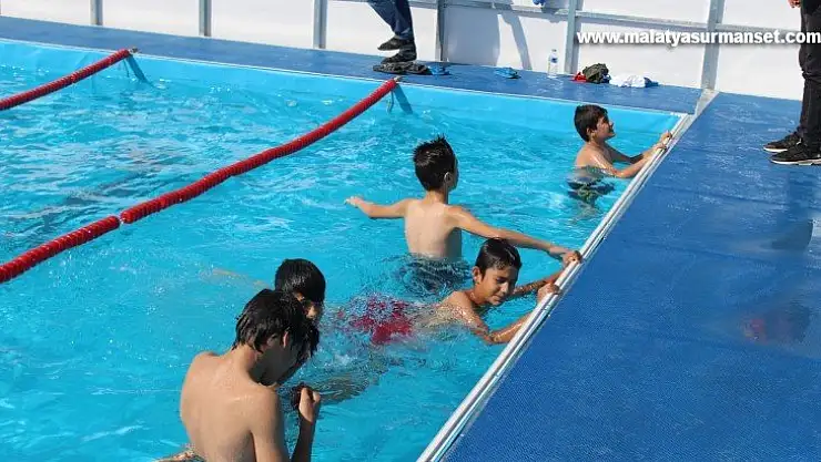 Doğanşehir'e portatif havuz