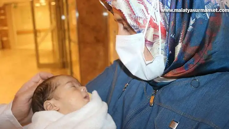 Doğdu, ilk nefesini 7 gün sonra aldı