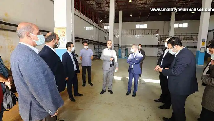 Doktorlar içme suyunun baraj gölünden çeşmeye yolculuğu hakkında bilgilendirildi