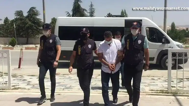 Dolandırıcılıktan aranan 3 kişi polisten kaçamadı