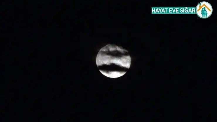 Dolunaylı İstanbul manzarası mest etti