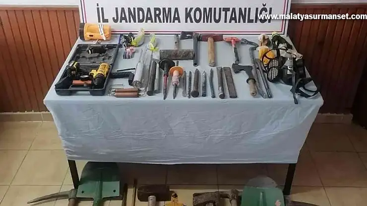 Domaniç'te kaçak kazı operasyonu