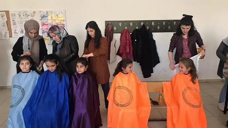 Dost Eli ile öğrencilerin saç bakımları yapıldı