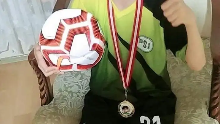 DSİSporlu minik futbolculardan hasta Eymen'e anlamlı destek