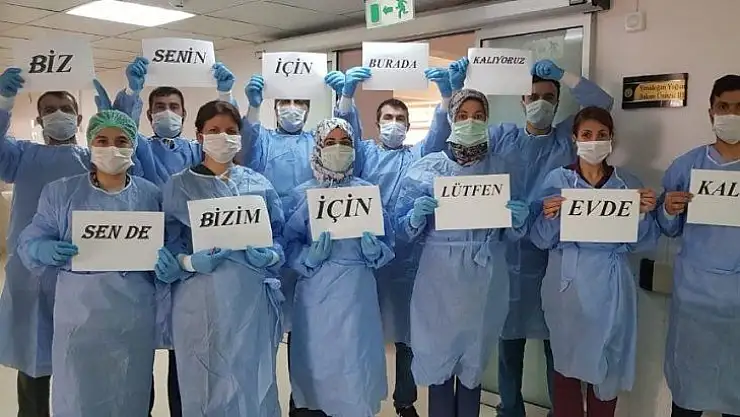 DÜ'de görevli sağlık çalışanlarından vatandaşlara anlamlı çağrı