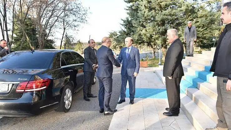 DÜ Rektörü Prof. Dr. Gül, Azerbaycan Kars Başkonsolosu Guliyev'i ağırladı