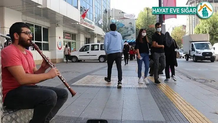 Düğünler eğlenceler yasaklanınca ekmeğini sokaktan çıkarıyorlar