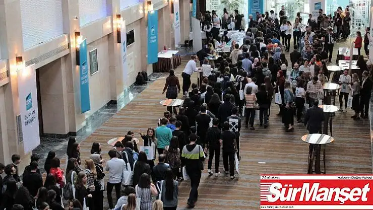 Dünyanın en iyi bin üniversitesinden 60'ının Türkiye'de olduğunu duyanlar fuar alanına akın etti