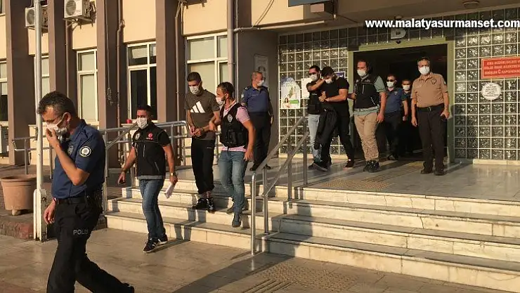 Durdurulan otomobilden 2 kilogram uyuşturucu çıktı