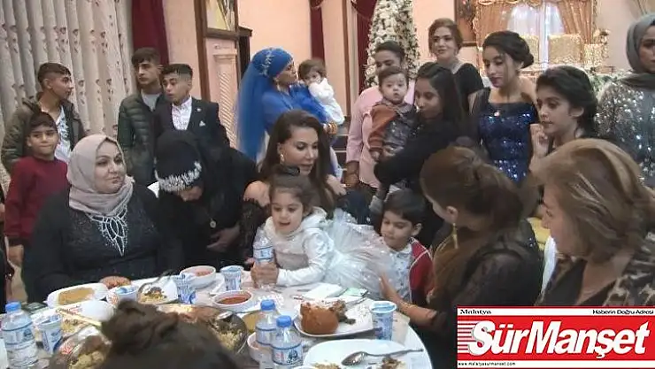 Ebru Yaşar halaya çıktı, dolarlar havada uçuştu