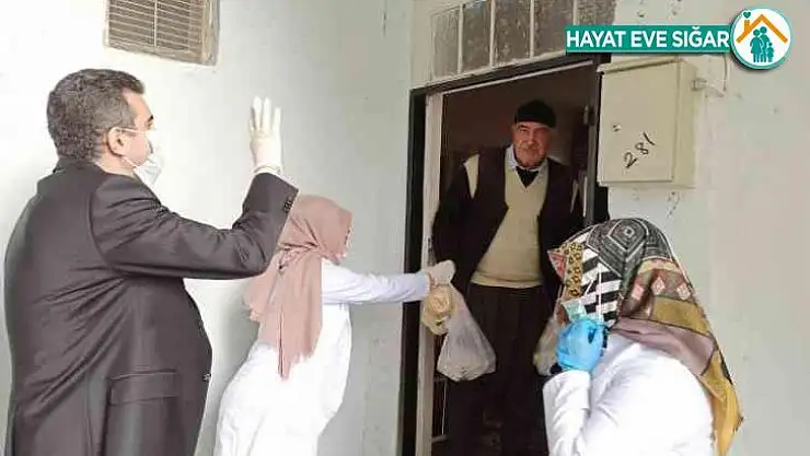 Eğil Kaymakamı İdris Arslan Vefa Sosyal Destek Grubu'nun yardım çalışmalarına katıldı