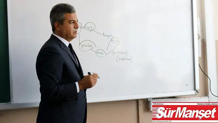 Eğitimde bir ilk, milli eğitim müdürü sınıfta ders verdi