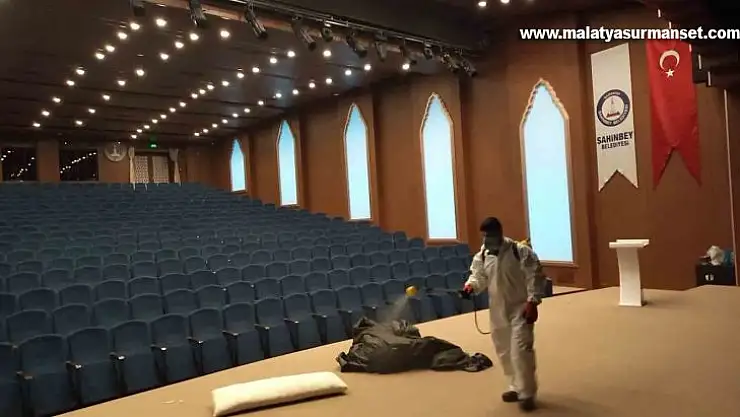 Ekipler tesisleri ilaçlıyor