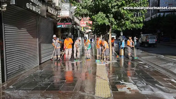 Elazığ Belediyesi kent genelinde temizlik çalışmalarını sürdürüyor